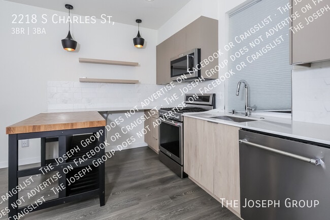 Building Photo - 2218 S Charles St