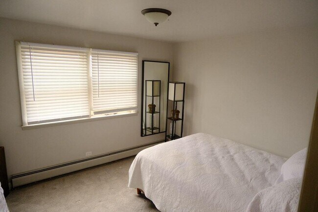 Foto del edificio - 225 Country Club Dr