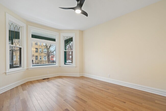Foto del edificio - 3902 N St Louis Ave