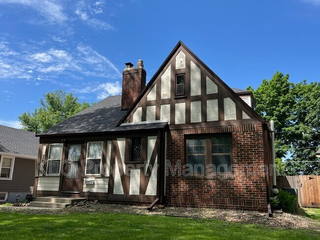Building Photo - 1056 39th St