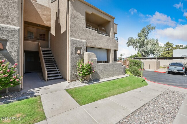 Foto del edificio - 3845 E Greenway Rd