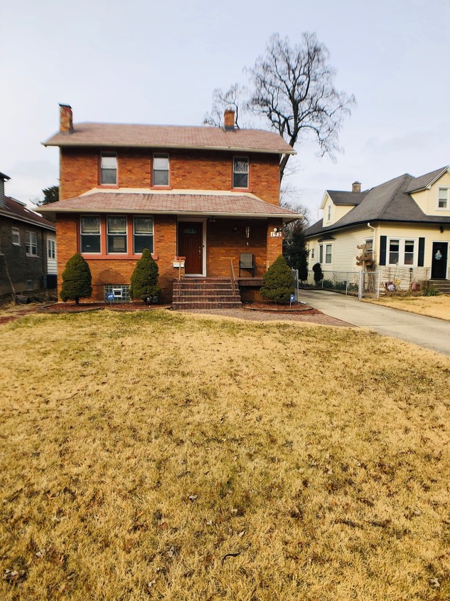 Foto principal - 192 Waubansee Rd