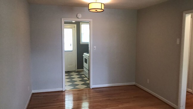 Building Photo - 2 br. Hardwood Floors- Nashville FREE Water