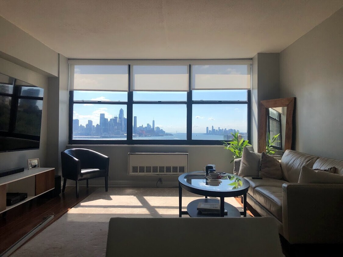 Living Room - 7002 Kennedy Blvd E