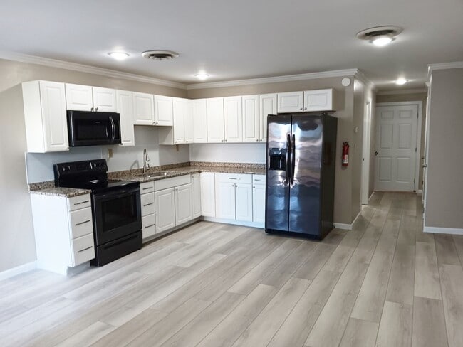 Kitchen 1 - 1628 S 6th St