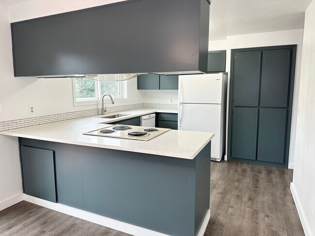 Building Photo - 3 Bedroom Beaverton Home!