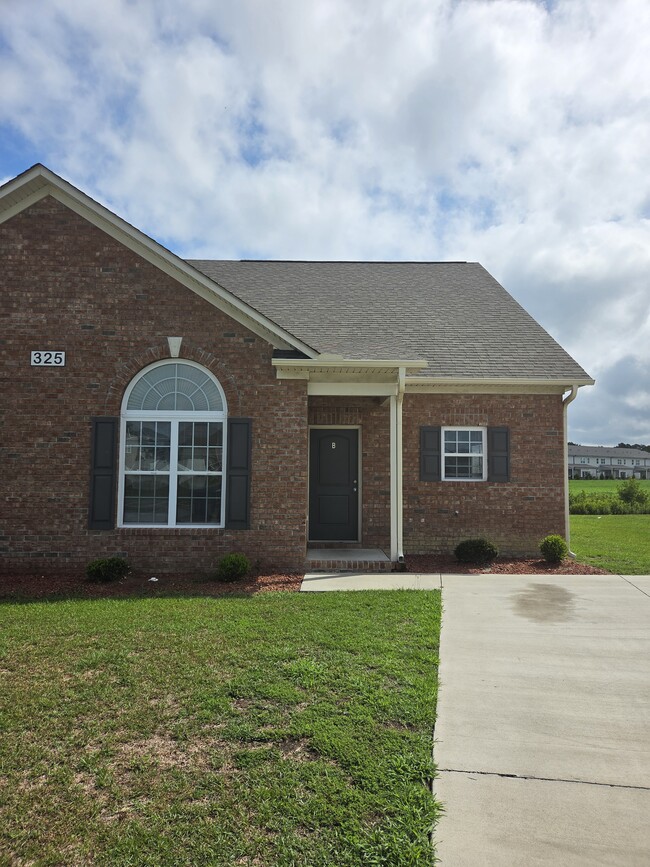 Building Photo - 325 South Pointe Dr