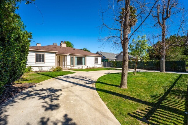 Foto del edificio - Single-story 3+3 in Woodland Hills w/appli...