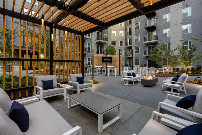 Building Photo - The James at Springline