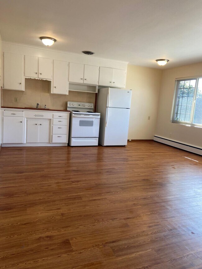 Building Photo - Whittier Apartments - Studio