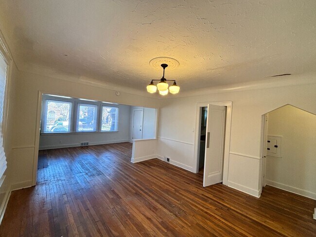 Foto del edificio - 5783 Yorkshire Rd