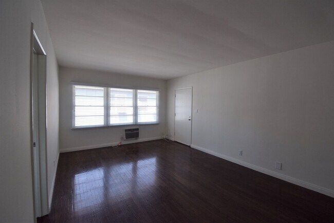 Foto del edificio - 11041 Moorpark St