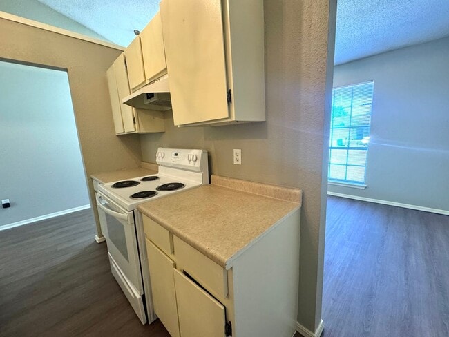 Building Photo - 39th Place Duplex