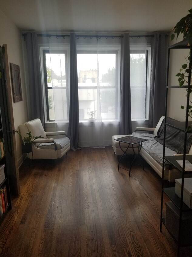 Primary Photo - 2315 W Chicago Ave