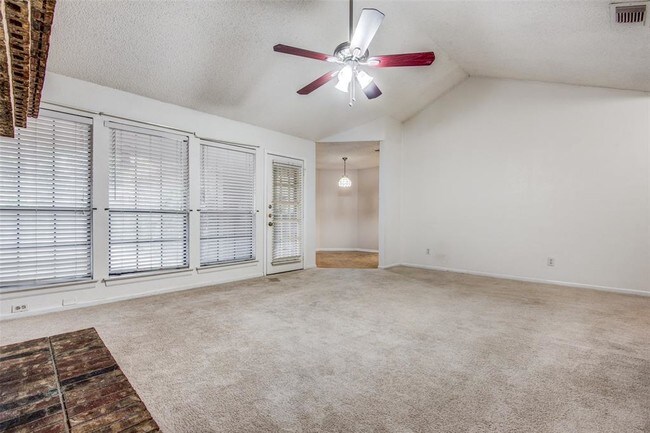 Foto del edificio - 237 S MacArthur Blvd