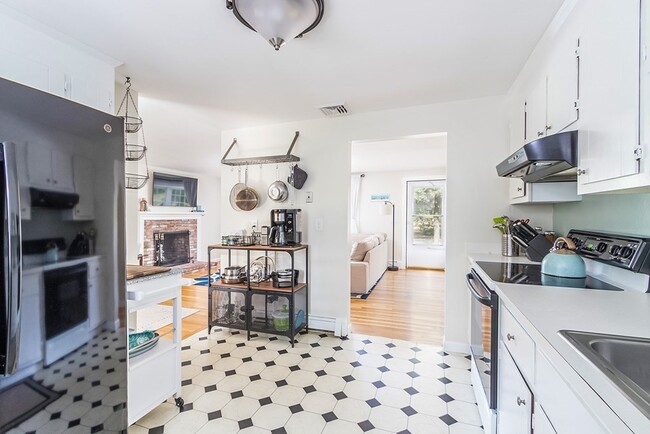 Building Photo - 67 Old Post Rd