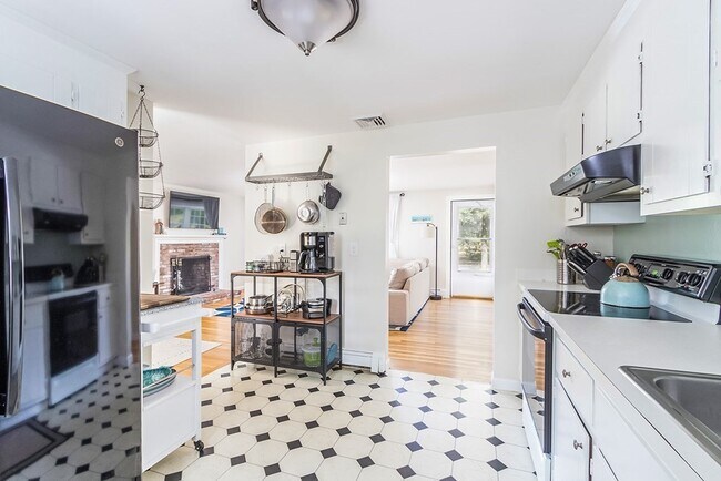 Foto del edificio - 67 Old Post Rd