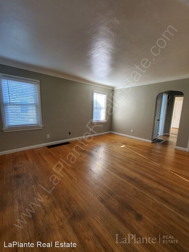 Building Photo - 3 br, 1 bath House - 3231 Bellevue Rd.