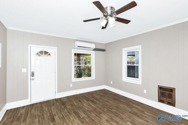 Foto del edificio - 512 Oshaughnessy Ave NE