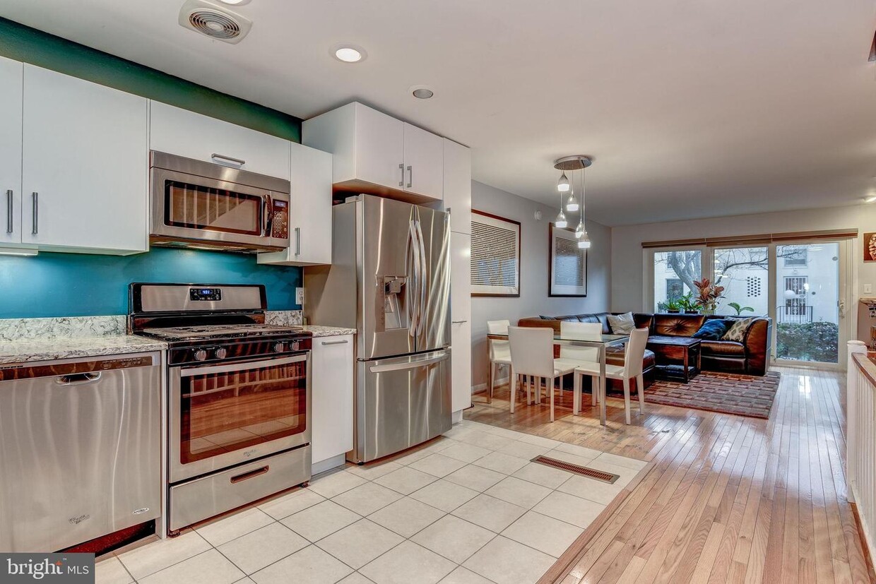 Primary Photo - 225 G St SW