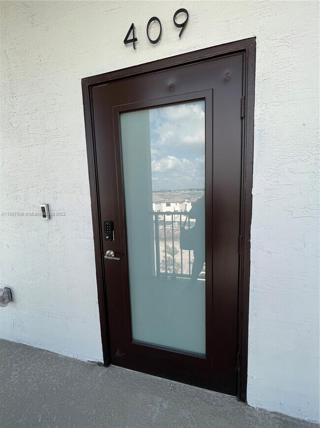Foto del edificio - 8167 NW 41st St