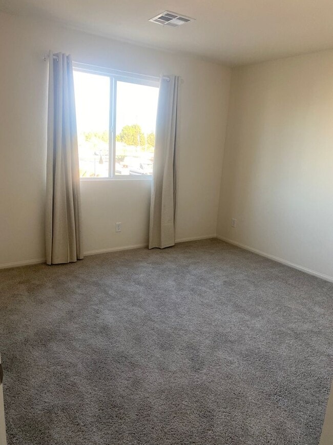 Building Photo - brand-new with two car garages, four bedro...