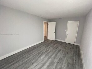 Building Photo - 2560 Riverland Dr