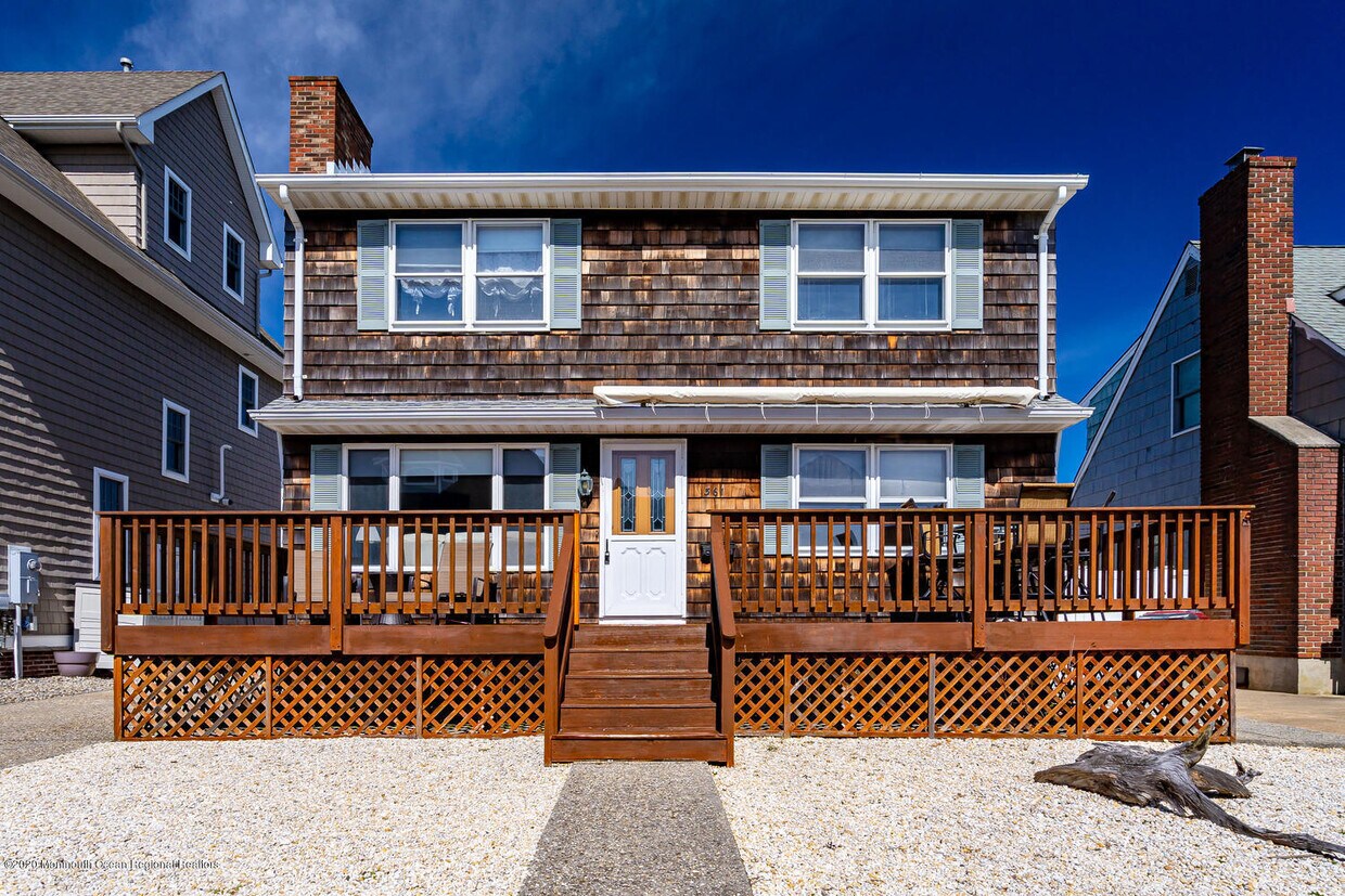 Primary Photo - 361 Roberts Ave