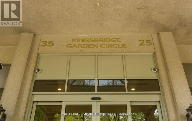 Photo du bâtiment - 25 Kingsbridge Garden Cir