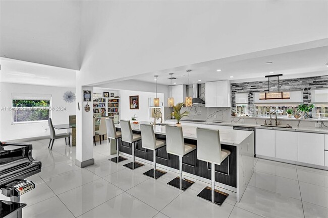 Building Photo - 3877 Bimini Ave