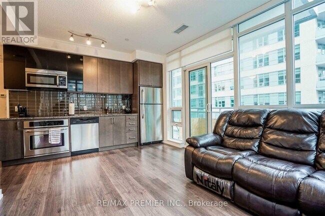 Building Photo - 2603-89-689 Dunfield Ave