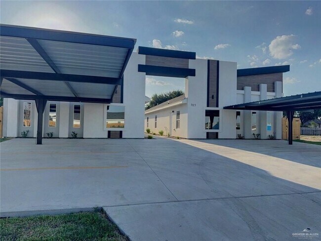Foto del edificio - 705 N Emerald Ave