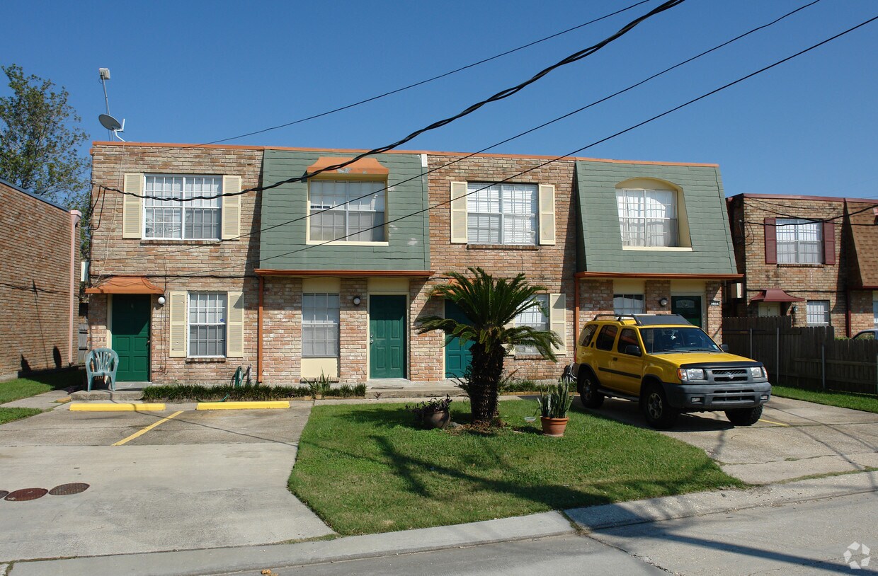 Primary Photo - 2109 Manson Ave