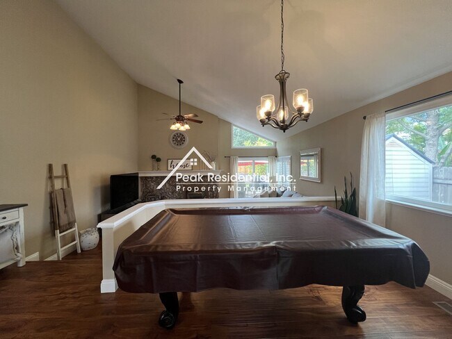 Foto del edificio - Wonderful 3bd/2ba Orangevale Home with 2 C...