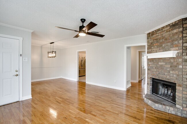 Foto del edificio - Recently remodeled Tech Terrace 3 bedroom!