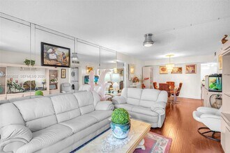 Building Photo - 4160 Inverrary Dr
