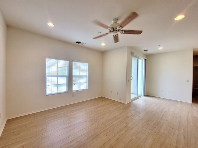 Building Photo - Gorgeous Casa Bella Community Condo- All A...