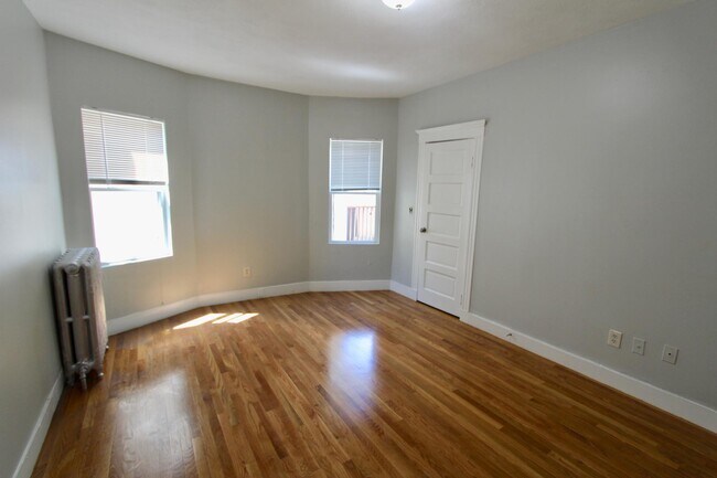 Building Photo - 109 Pleasant St