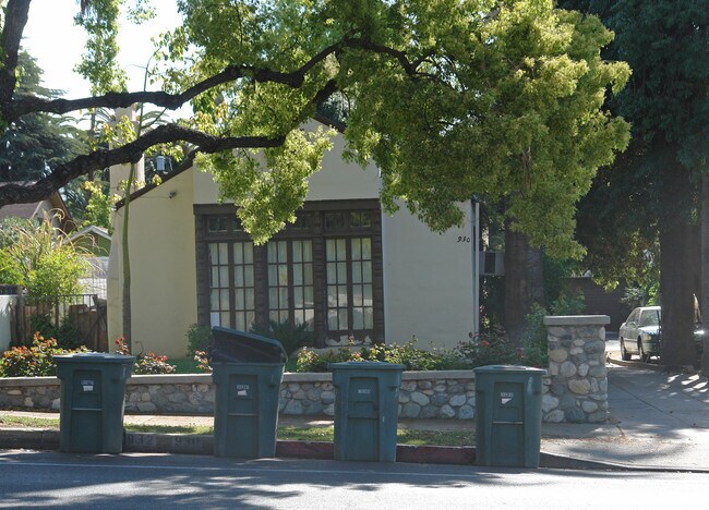 Building Photo - 928-932 N Los Robles Ave