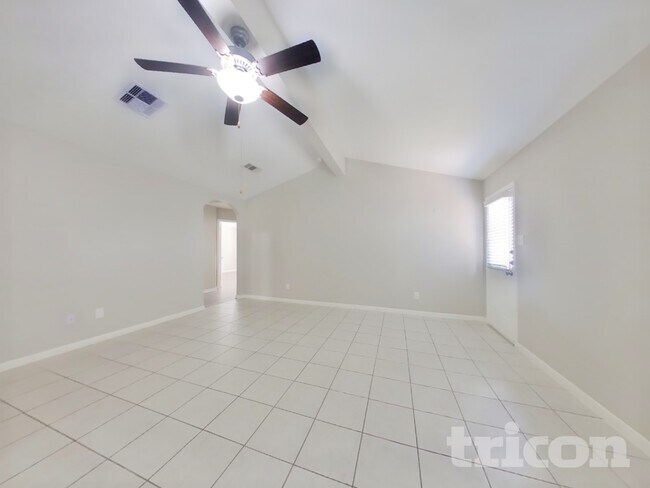 Foto del edificio - 717 Totem Trail Dr