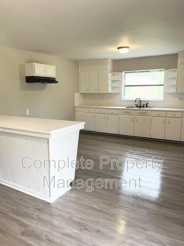 Foto del edificio - 1637 8th Avenue West
