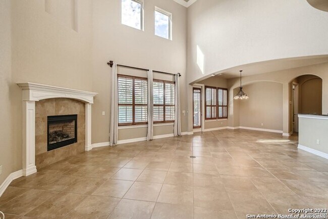 Building Photo - Spacious  Home