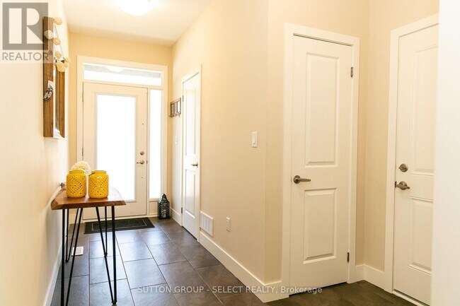 Photo du bâtiment - 1960 Dalmagarry Rd