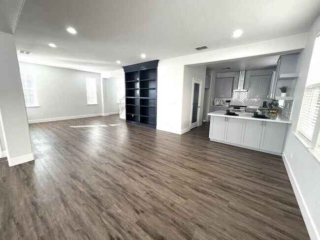 Building Photo - Beautiful 4 bedroom Home for Rent in Nice ...