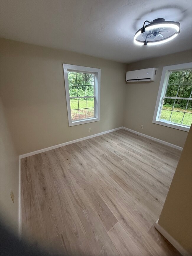 Building Photo - 241 Hamrick Dr