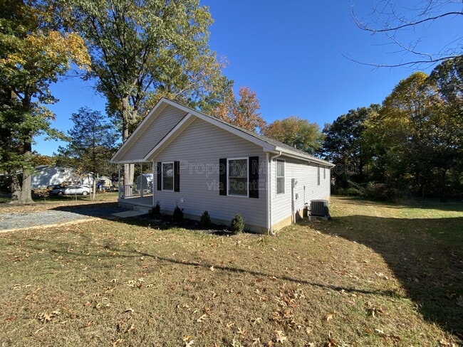Building Photo - 77 Lakeview Dr