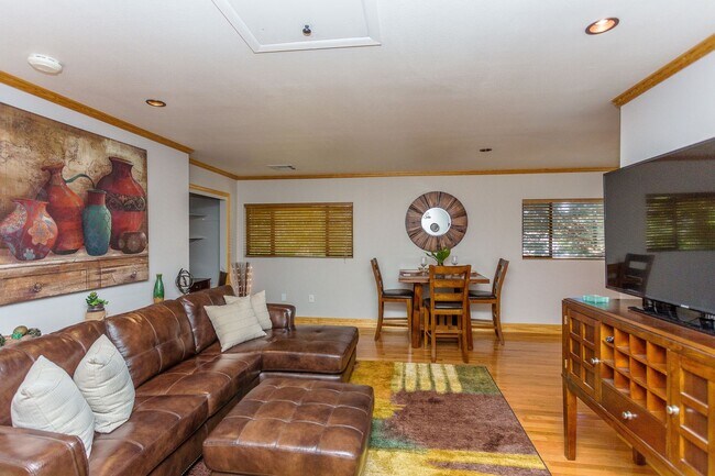 Foto del edificio - Fully Furnished 1-Bedroom Upstairs Apartment – All Utilities Included