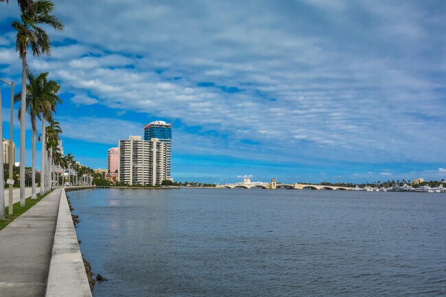Foto del edificio - 1701 S Flagler Dr