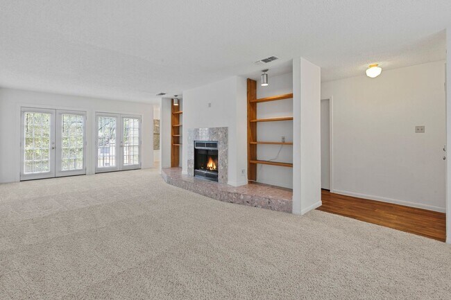 Foto del edificio - Beautiful Great Hills Townhome