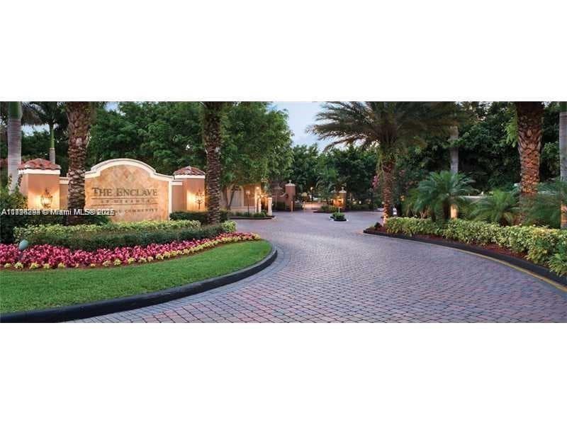 Foto principal - 2123 Renaissance Blvd